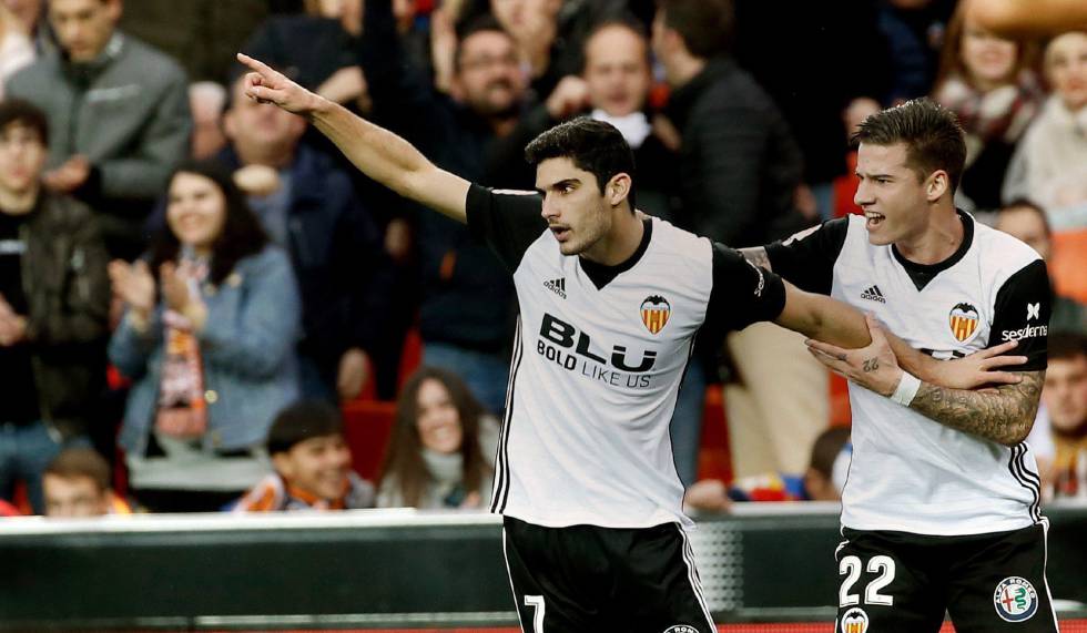 Gonçalo Guedes celebrando un gol con el Valencia (FOTO - El País)
