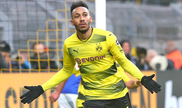 Pierre Emerick Aubameyang celebrando un gol (FOTO - Daily Express)