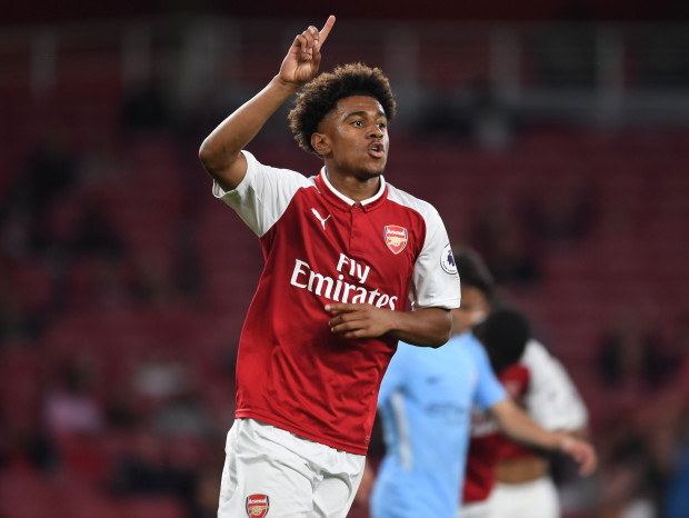 Reiss Nelson celebrando un gol (FOTO: Metro)