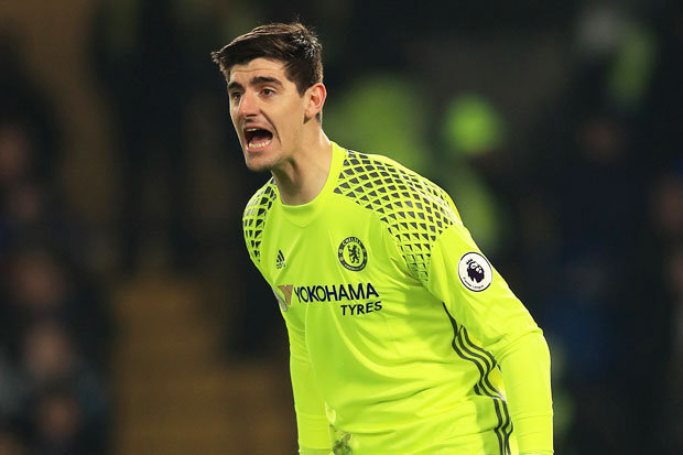 Thibaut Courtois, durante un partido del Chelsea (FOTO - Daily Star)