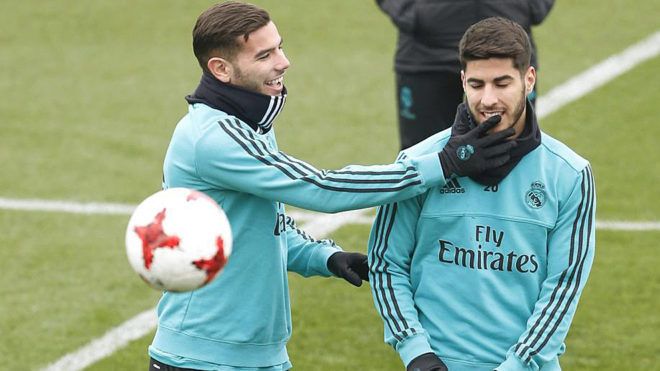 Theo Hernández y Marco Asensio en un entrenamiento con el Real Madrid
