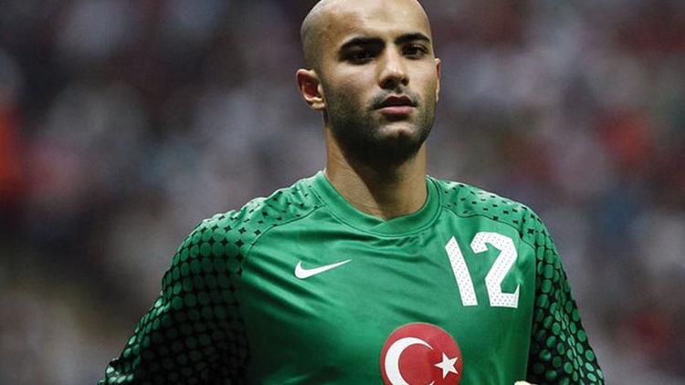 Sinan Bolat durante un partido (FOTO - Hurriyet)